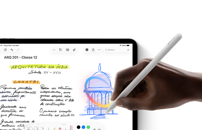 Mão segurando o Apple Pencil e fazendo um círculo ao redor de um desenho no app Notas no iPad.