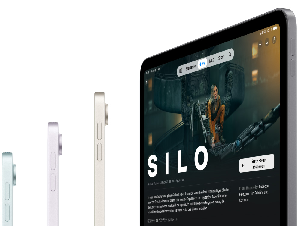 Seitenansicht von drei iPad Air Modellen, ein viertes iPad Air zeigt die Apple TV Plus Serie Silo