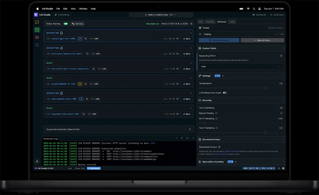 Ekran MacBooka Pro s prikazom aplikacije LM Studio