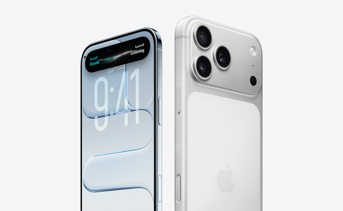 الجزء الأمامي الخارجي لجهاز iPhone Air مع شاشة بتصميم Liquid Glass وDynamic Island، حافة من التيتانيوم النحيف، والجزء الخلفي الخارجي لجهاز iPhone 17 Pro مع نظام كاميرات Pro في الزاوية العلوية اليسرى