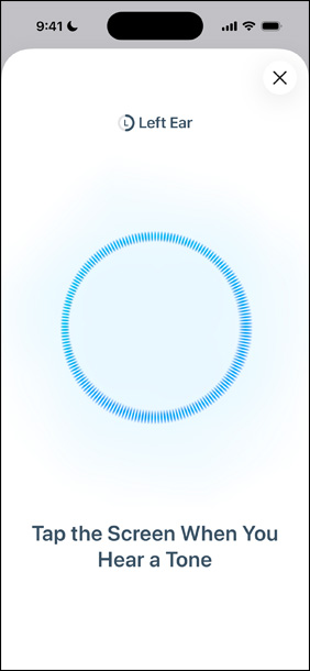 iPhone prikazuje animaciju provođenja Testa sluha pored slušalica AirPods Pro 3