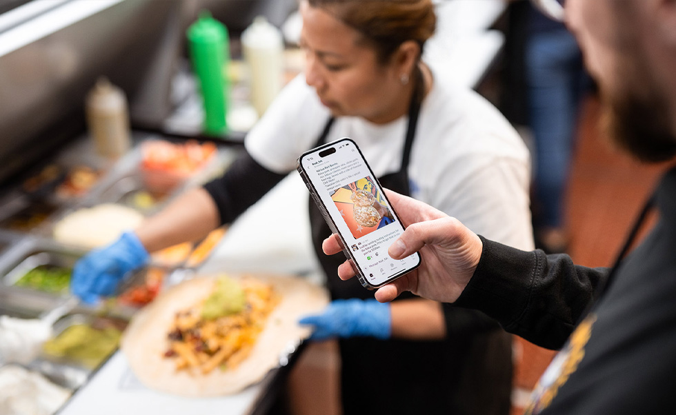 Díky Slacku na iPhonu můžou zaměstnanci Señora Sisiga hladce komunikovat napříč všemi provozovnami.