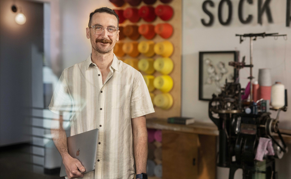 Max Williamson, Vice President of Customer Success and Strategic Partnerships, er også selskapets IT-support.