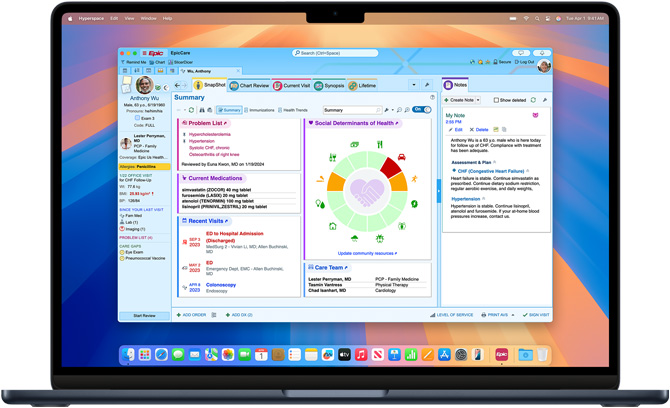 Un MacBook Pro con cartelle cliniche elettroniche in Epic MyChart sullo schermo.