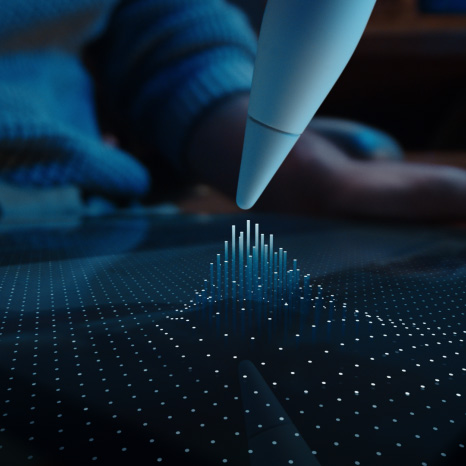 Una Apple Pencil Pro bianca tenuta sospesa sopra il display di un iPad che mostra una griglia di punti; alcuni punti salgono formando colonne verso la punta dell’Apple Pencil Pro