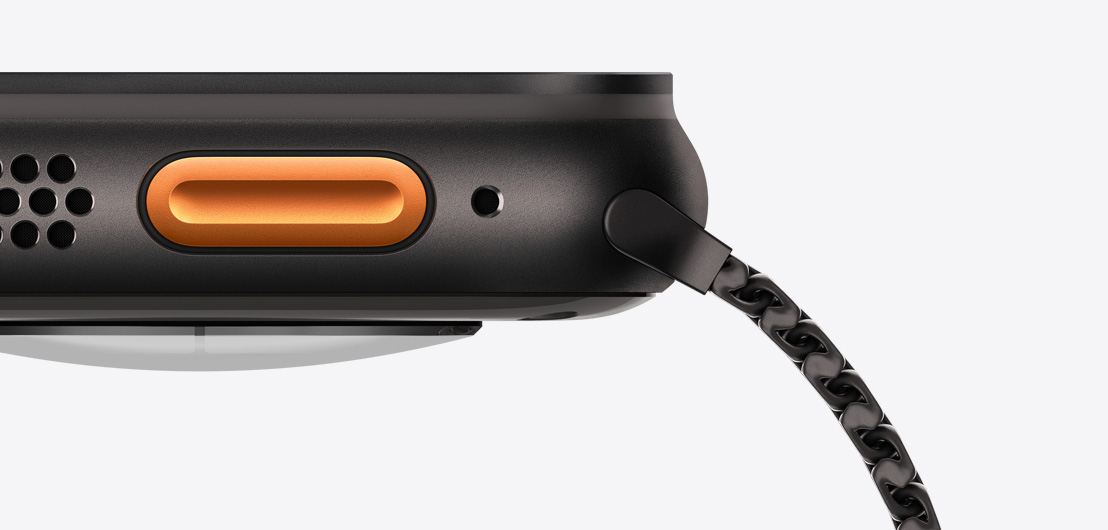 Apple Watch Ultra 3 med urkasse i sort titanium, højttaler/lufthul, Handlingsknap og mikrofon på venstre side